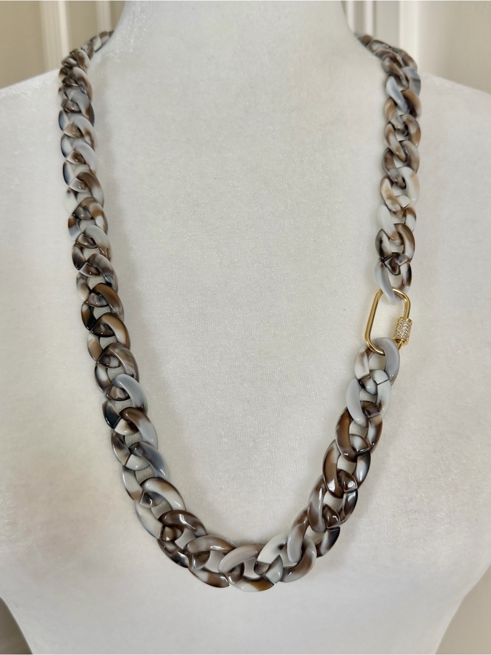 Chunky Tortoiseshell-Link Necklace with Gold Clasp
